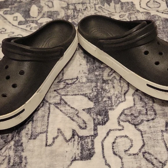 Black Crocs - Picture 2 of 8
